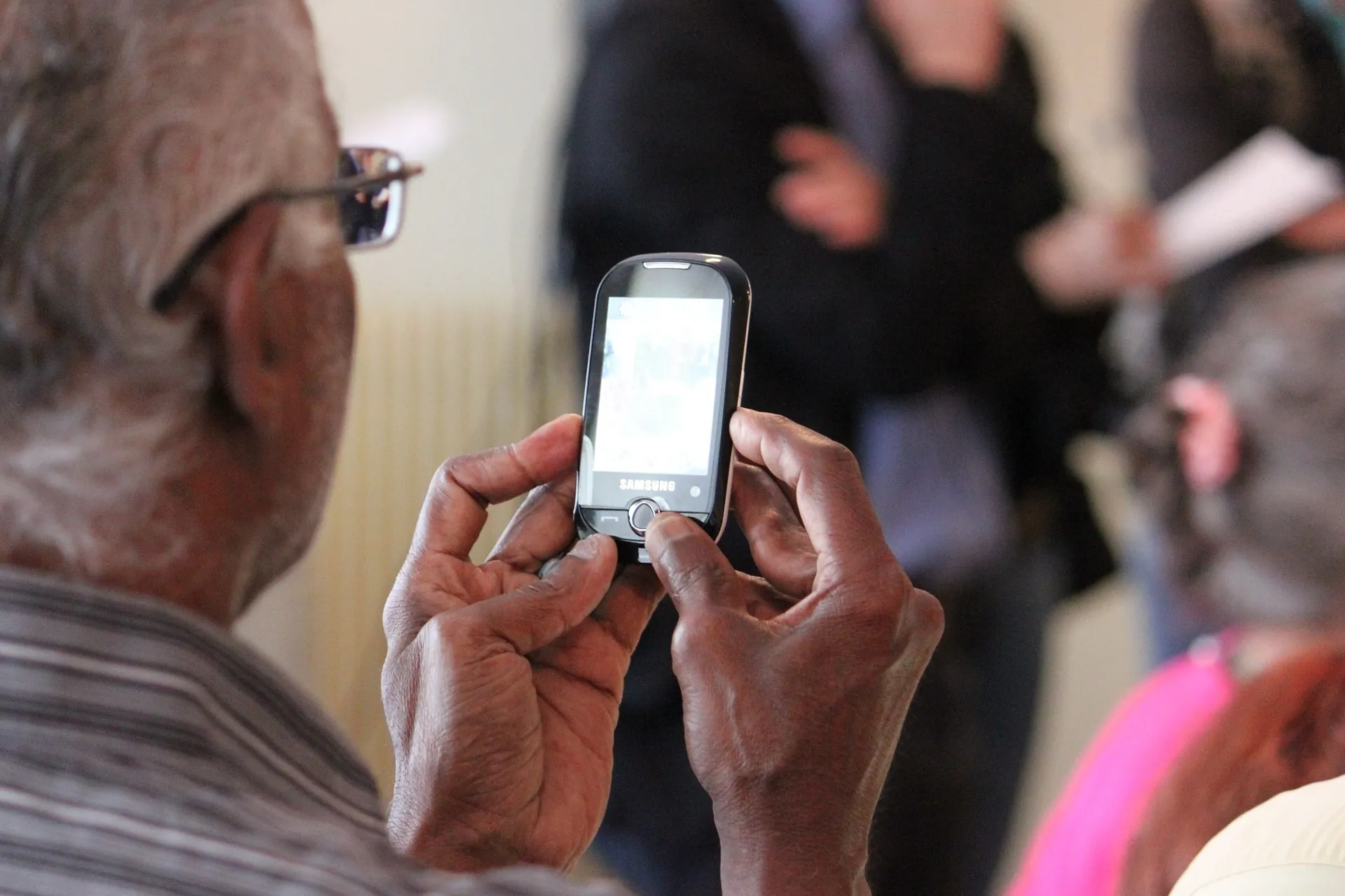 4 Technology Solutions Long-Distance Caregivers are Talking About