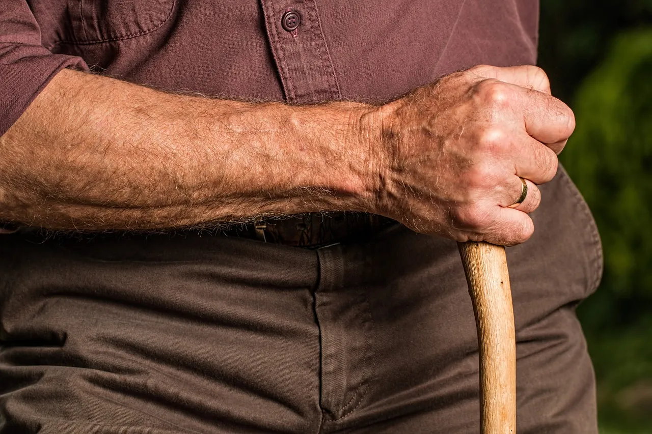 How Apps & Services Can Provide Effective, Long-Distance Care of a Senior